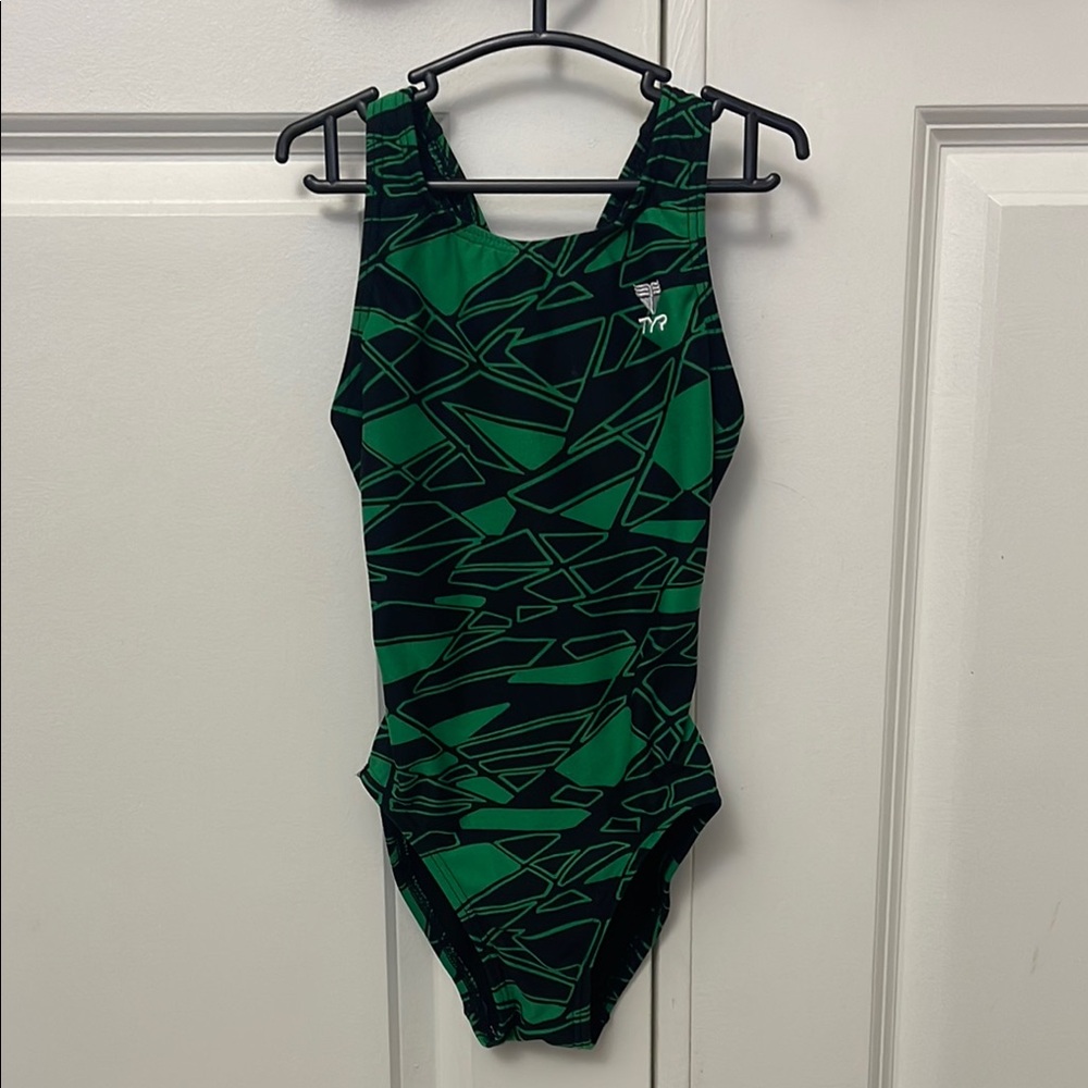 TYR Girl’s Mantova Maxfit One Piece Swimsuit, size 22/S